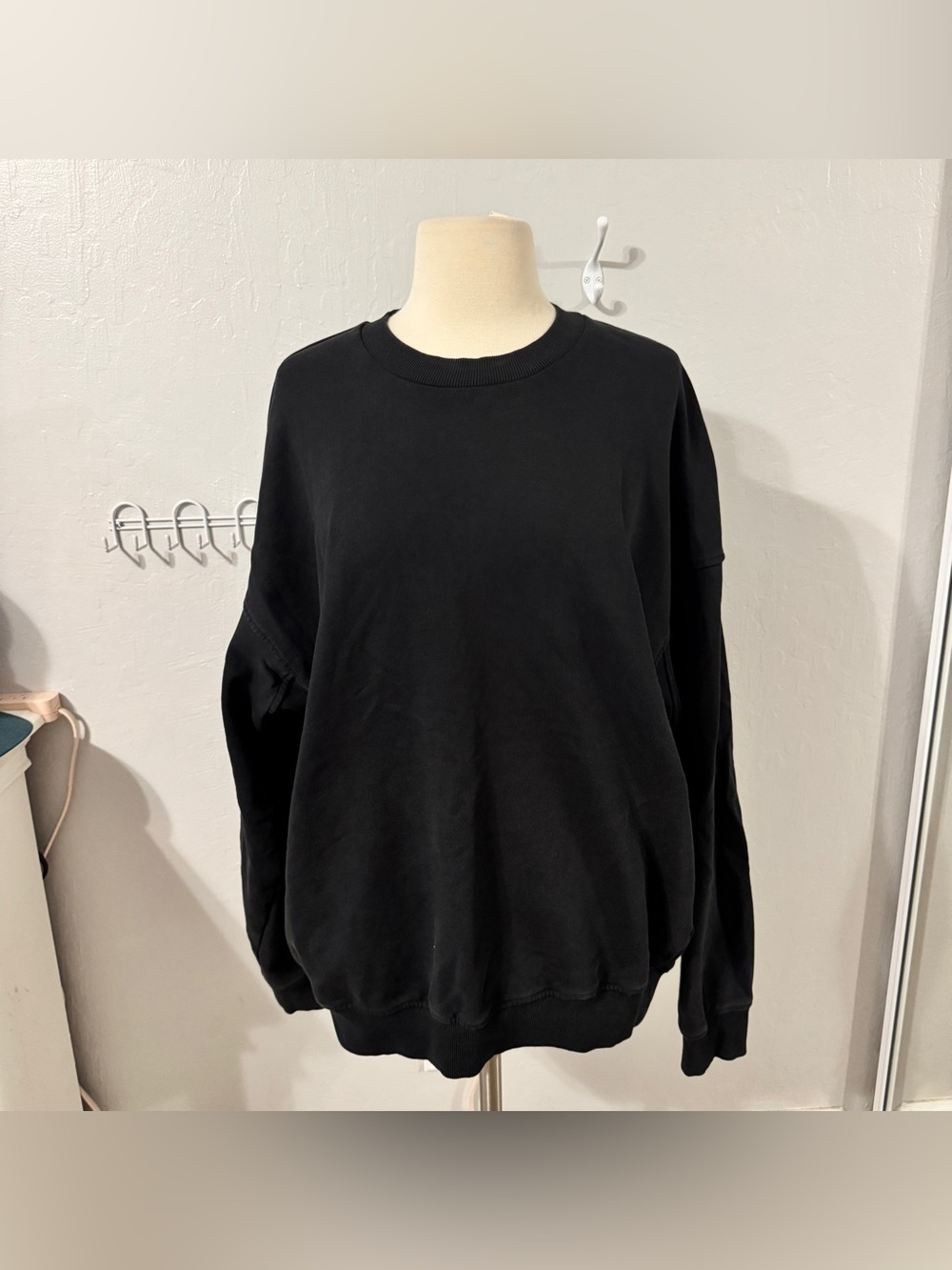 GymShark Black Crewneck